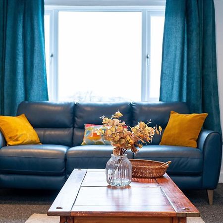 Lovely 3-Bedroom Flat With Free Parking 艾伦桥 外观 照片