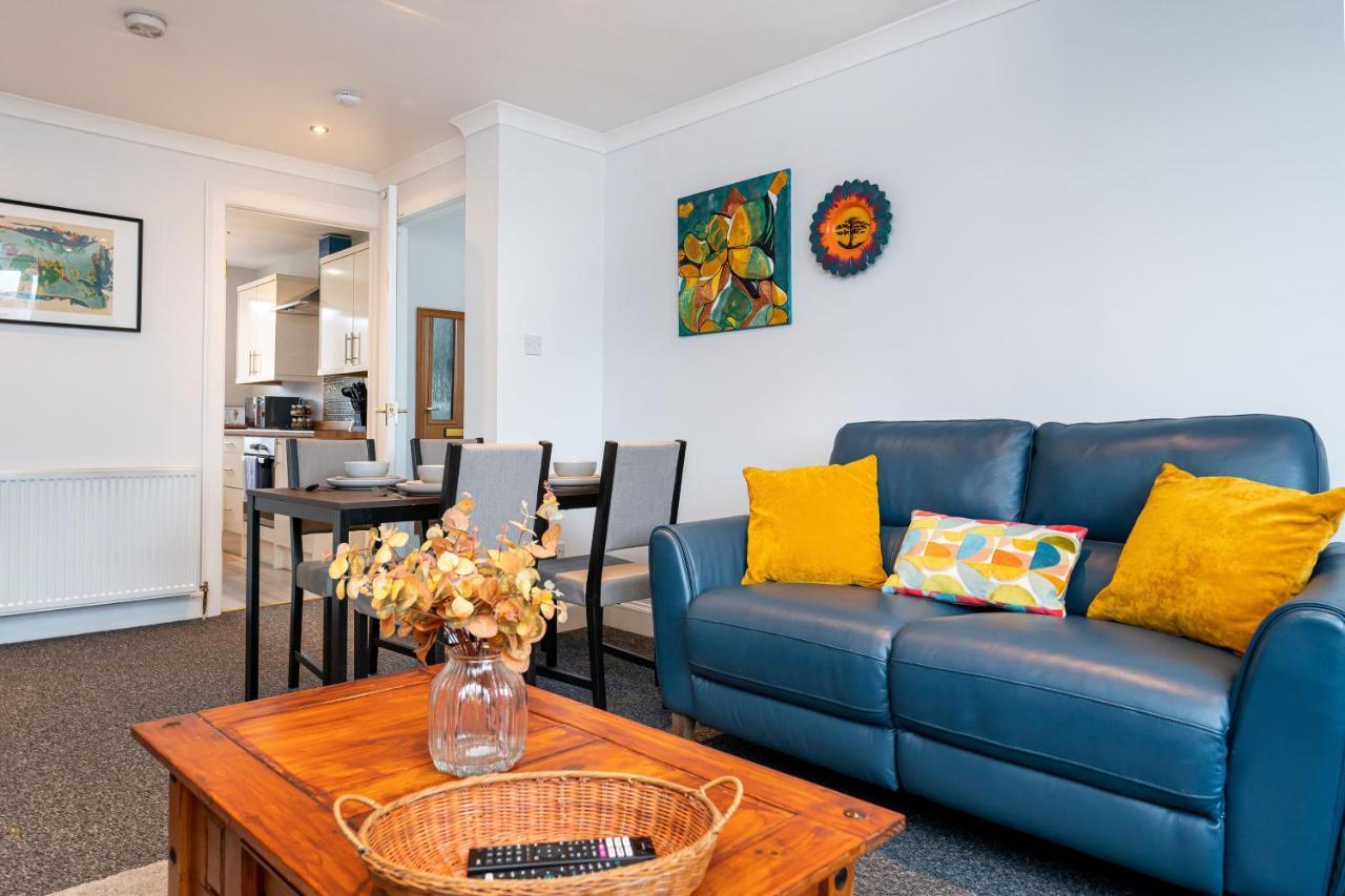 Lovely 3-Bedroom Flat With Free Parking 艾伦桥 外观 照片
