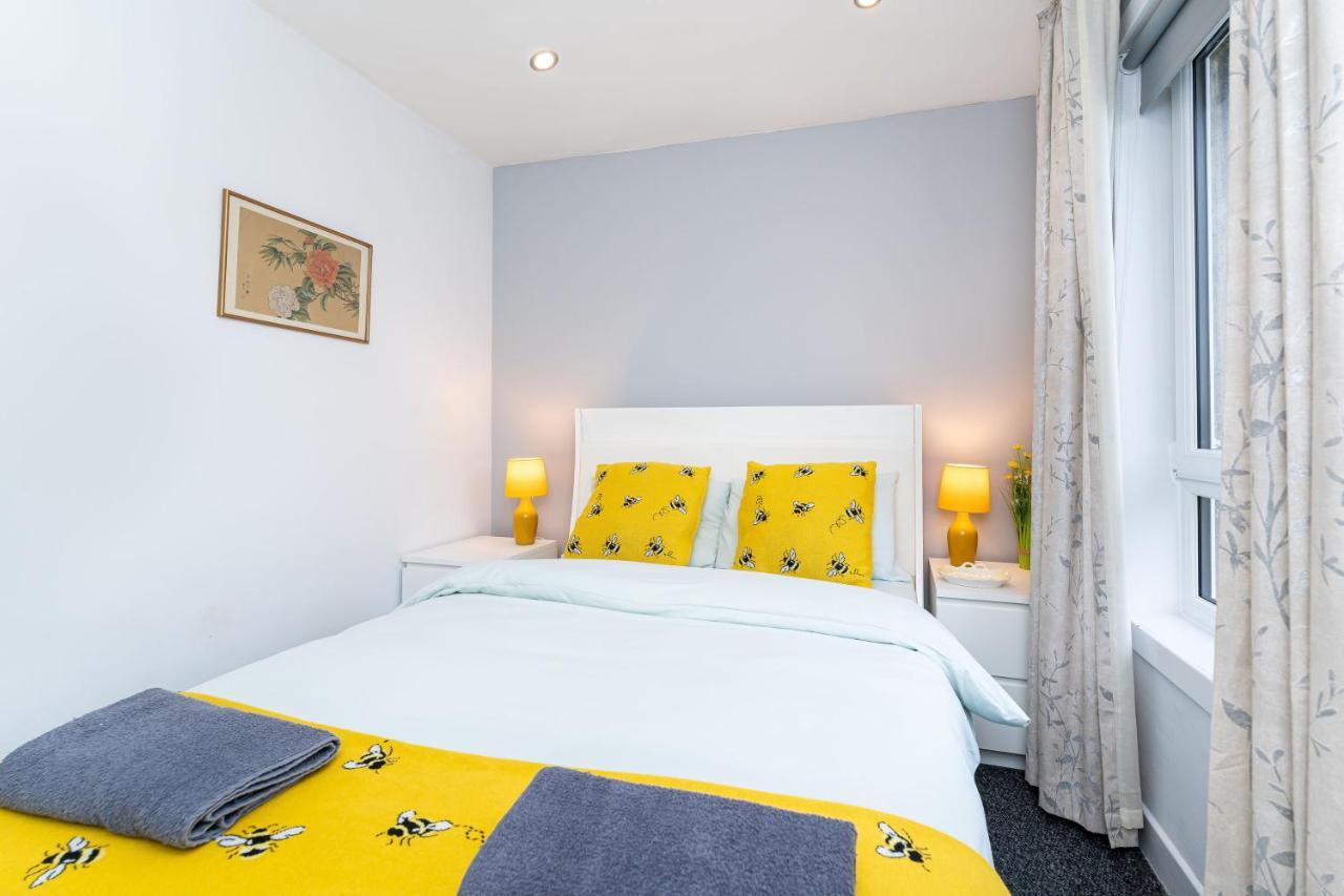 Lovely 3-Bedroom Flat With Free Parking 艾伦桥 外观 照片