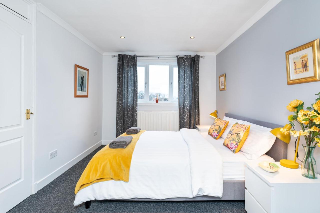 Lovely 3-Bedroom Flat With Free Parking 艾伦桥 外观 照片