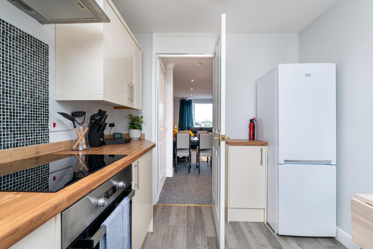 Lovely 3-Bedroom Flat With Free Parking 艾伦桥 外观 照片