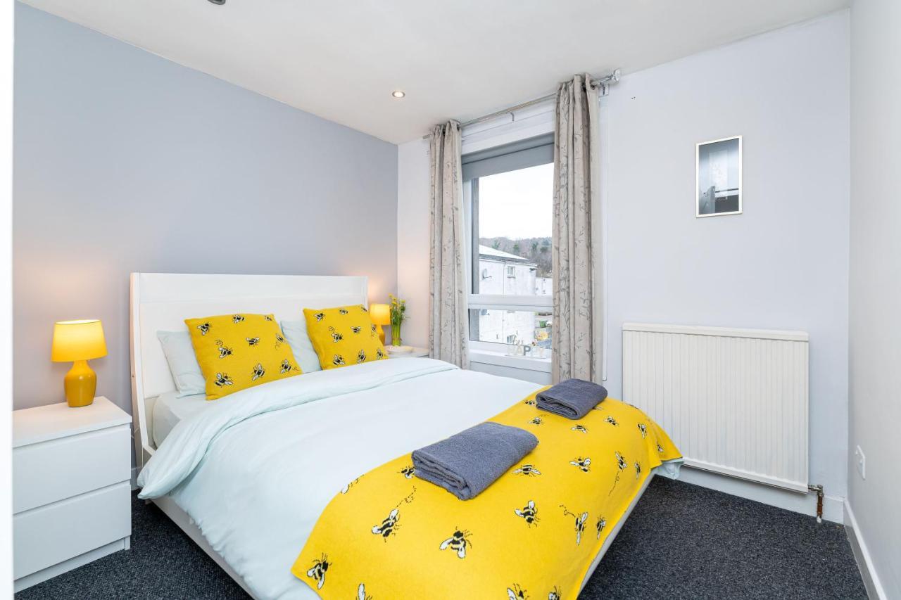 Lovely 3-Bedroom Flat With Free Parking 艾伦桥 外观 照片