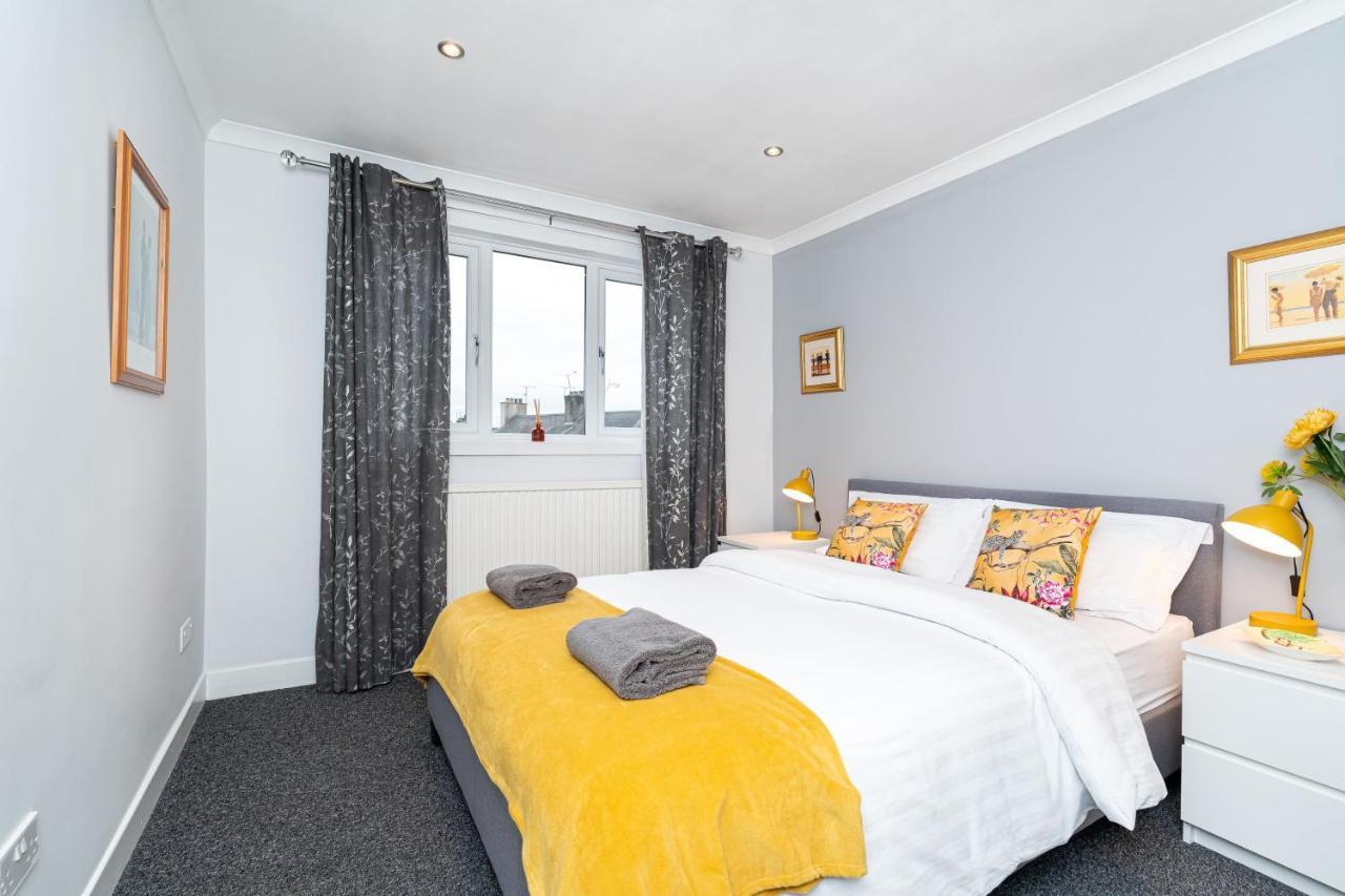 Lovely 3-Bedroom Flat With Free Parking 艾伦桥 外观 照片
